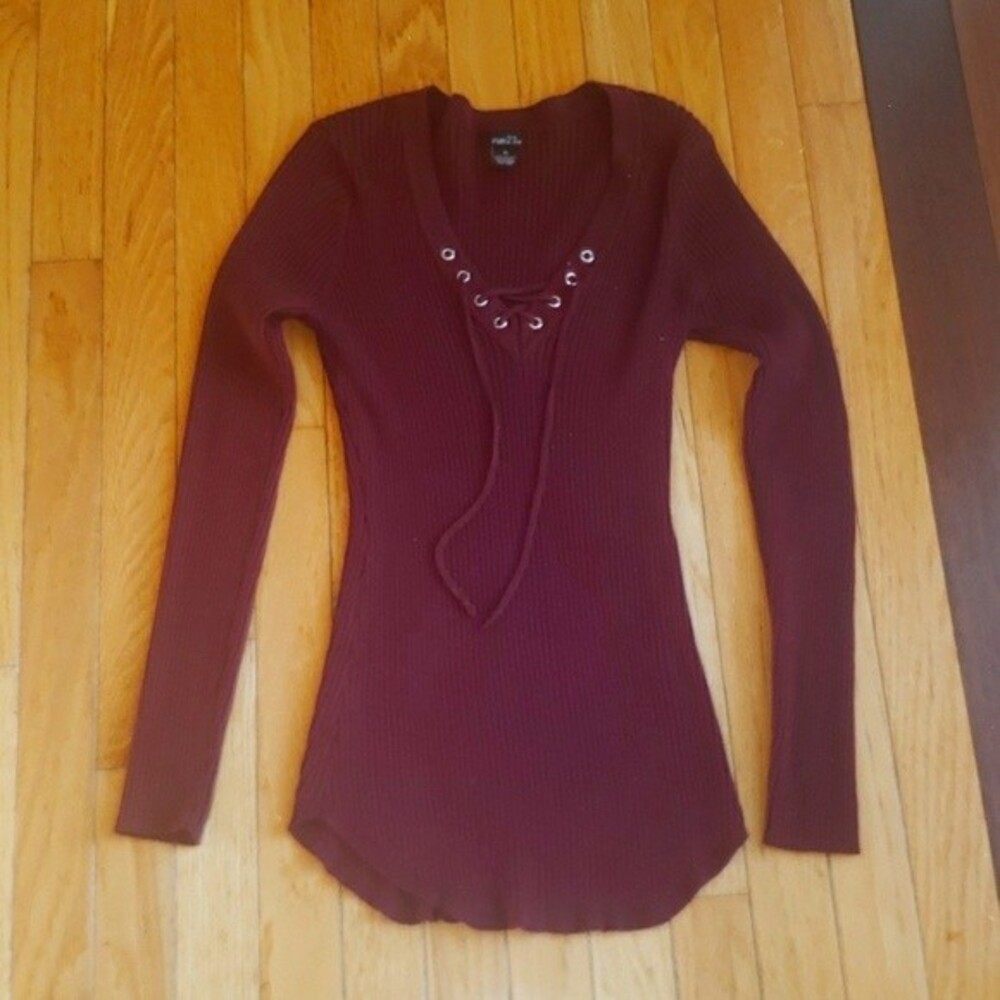 RUE 21 Long Sleeve Thin Maroon Sweater Girls/JR Size XLarge
